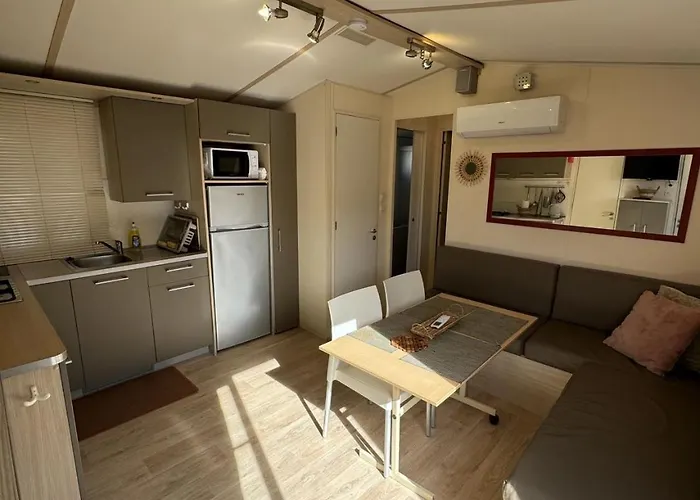 캠프장 Mobilhome 3 6 Personnes Pres De La - Novela - Frederic Et Sandra 포르트라누벨